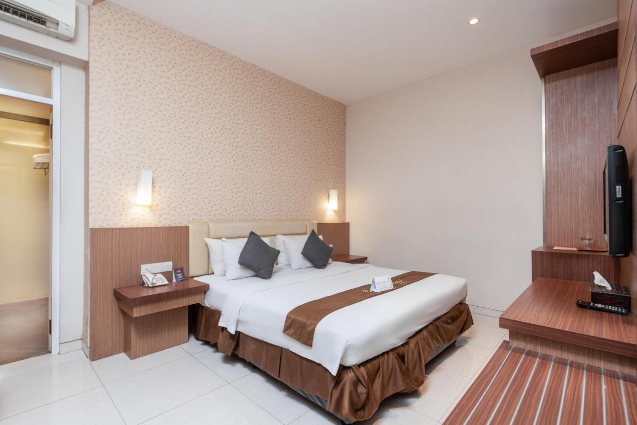 Life Emerald Hotel Surabaya Exterior photo