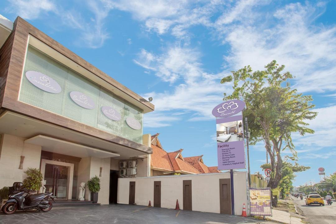 Life Emerald Hotel Surabaya Exterior photo